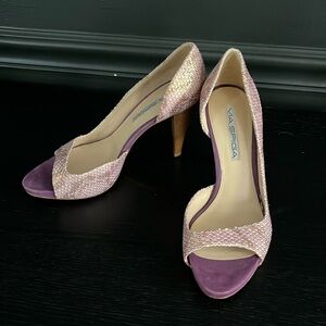 Ladies purple 3 1/2 inch heal pumps